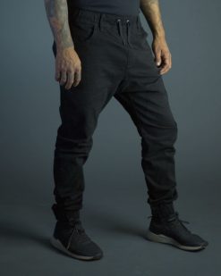 Pantalón jogger con 5 bolsas y elástico en el tobillo